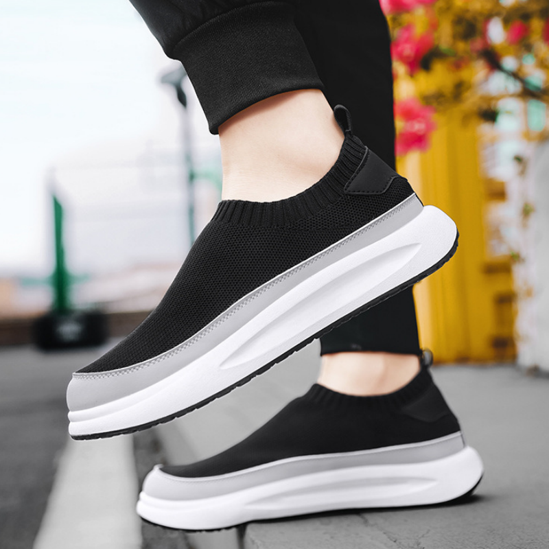 Men's Outdoor Flyknit Breathable Laceless Sneakers
